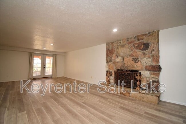 Building Photo - 3582 E Mardonna Way