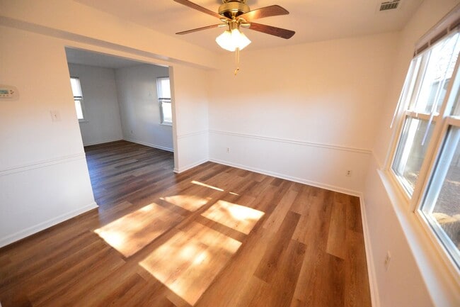 Building Photo - 6 Bedrooms-Little Neck Area