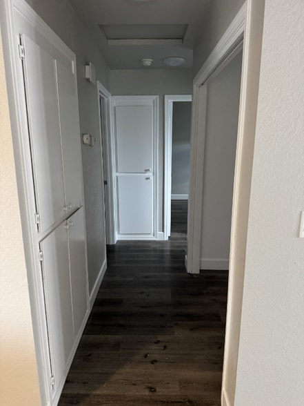 Building Photo - 1807 Crestwood Ave