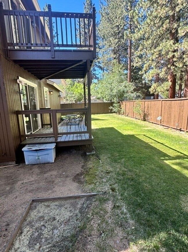 Building Photo - Lovely, fully furnished 3Bd 2.5 Ba home, pet friendly!! Call me today to inquire.