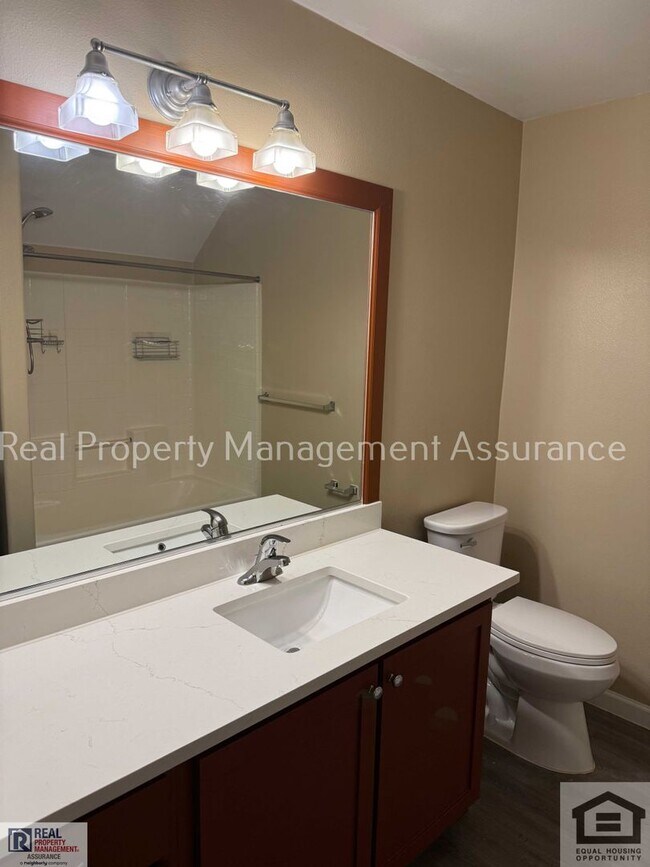 Building Photo - 10651 NE Red Wing Way