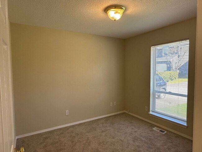 Building Photo - Spacious 3 Bedroom + 1 Bonus Room, 2 Bath House!