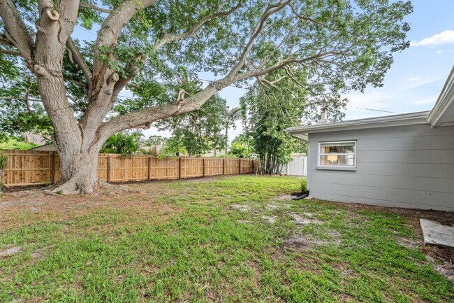 Building Photo - 11354 123rd Terrace N