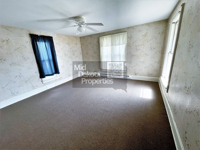 Building Photo - 517 N Duff-3 Bedroom House