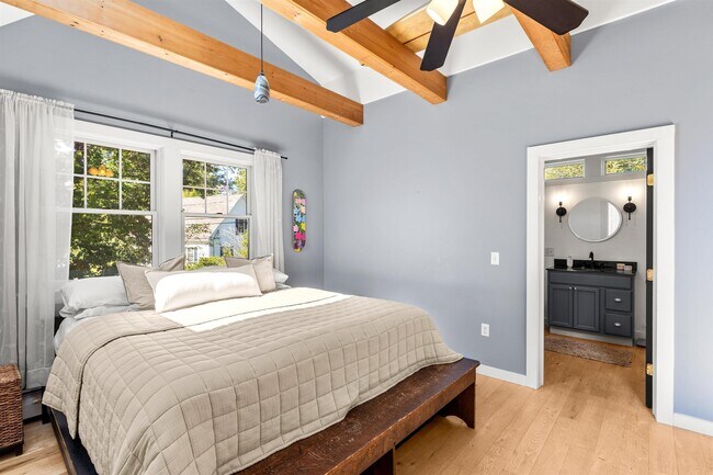 Building Photo - 4 Moccasin Ln