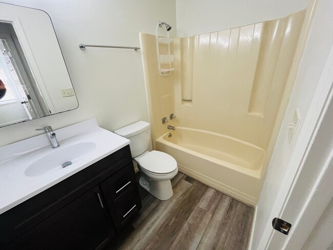 Building Photo - * RE-RENTAL AVAILABLE 4/6/26 * 3 Bedroom 2.5 Bath Townhouse