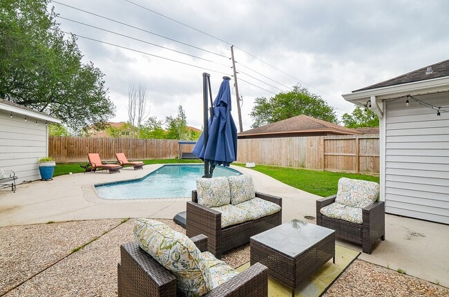 Building Photo - 2019 Briarlee Dr