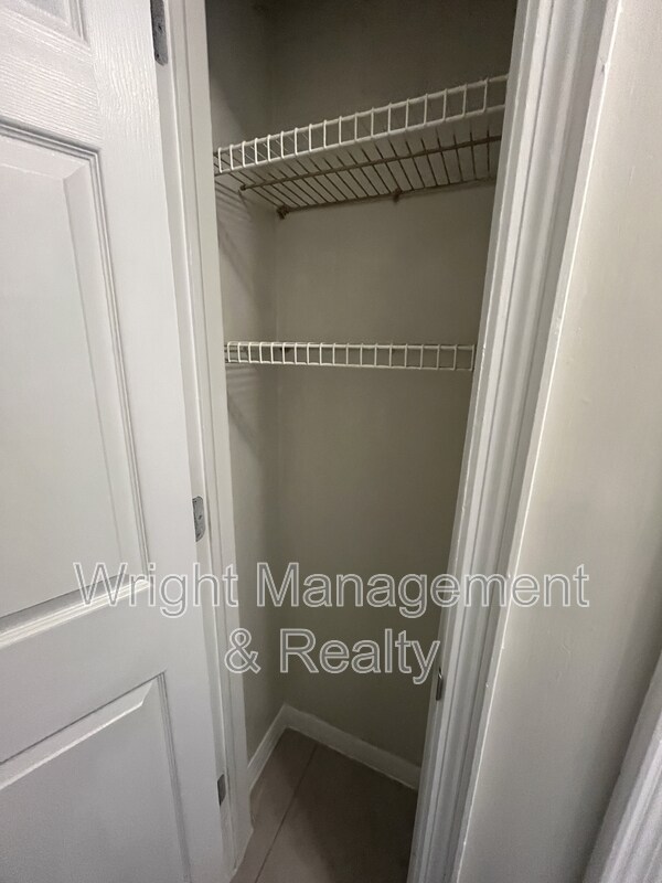 Building Photo - 505 S Westland Ave