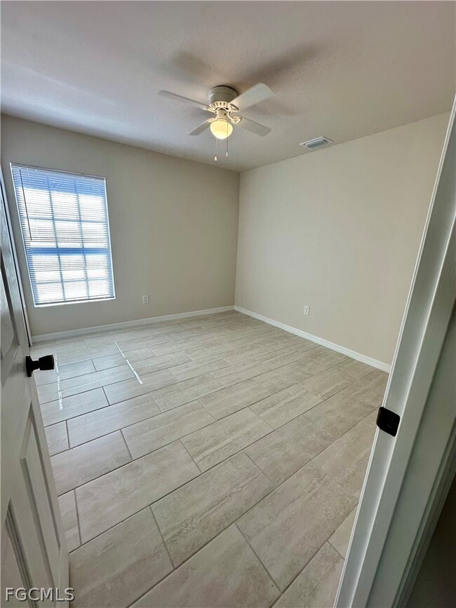 Building Photo - 3821 SW 9th Ave