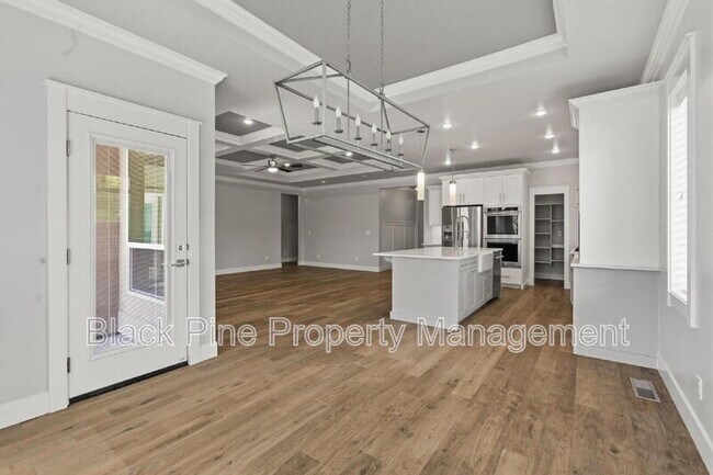 Building Photo - 3761 W Renhold Dr