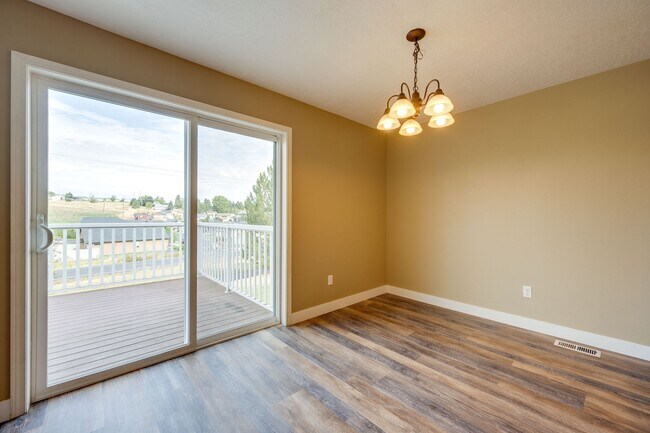 Building Photo - Charming Pullman Retreat with Space to Live and Entertain