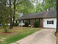 Building Photo - Three bedroom, 2 bath home with a large fe...