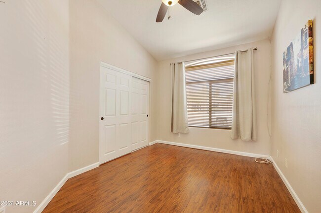 Building Photo - 6901 E Paradise Ln