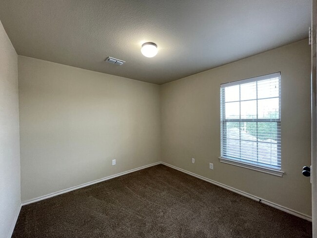 Building Photo - Townhome for rent