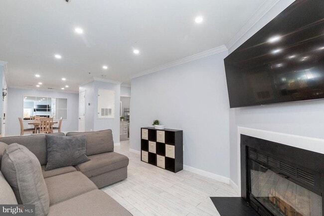 Building Photo - 255 S Pickett St