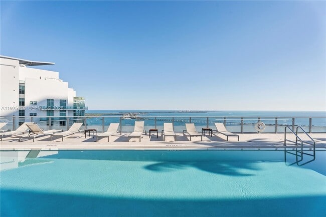 Building Photo - 1300 Brickell Bay Dr