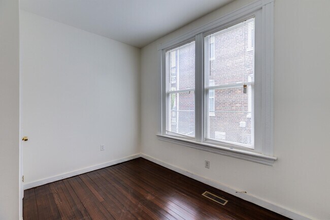 Building Photo - 202 Wellford St