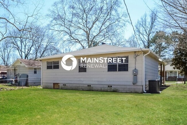 Building Photo - 4 Bedroom Pet-Friendly Home in HUEYTOWN, AL with Main Street Renewal