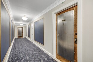 Building Photo - 15 E Kirby St