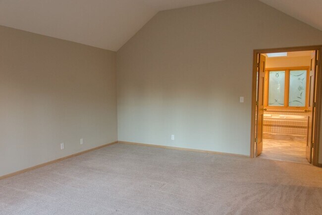 Building Photo - 5Bd/2.75Ba Mercer Island House