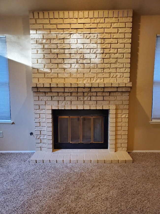 Building Photo - "Spacious 4-Bed, 3-Bath Oasis in Gold River with pool!"