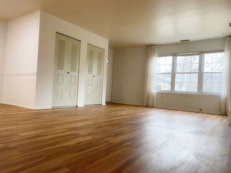 Living area - closets - 167 Pennsylvania Way