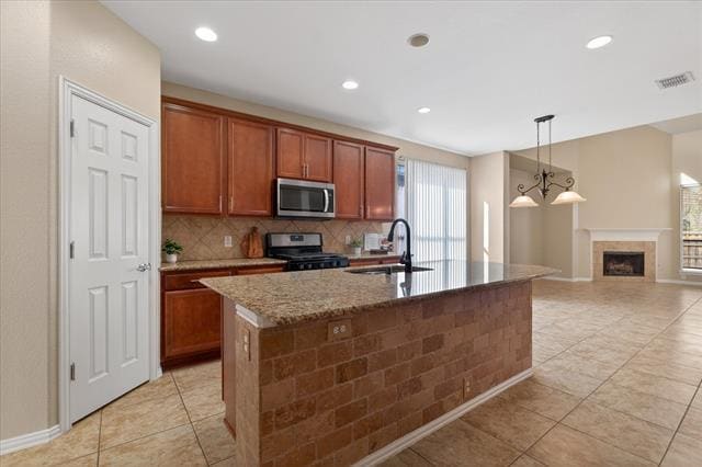 Building Photo - 810 Highland Hills Dr