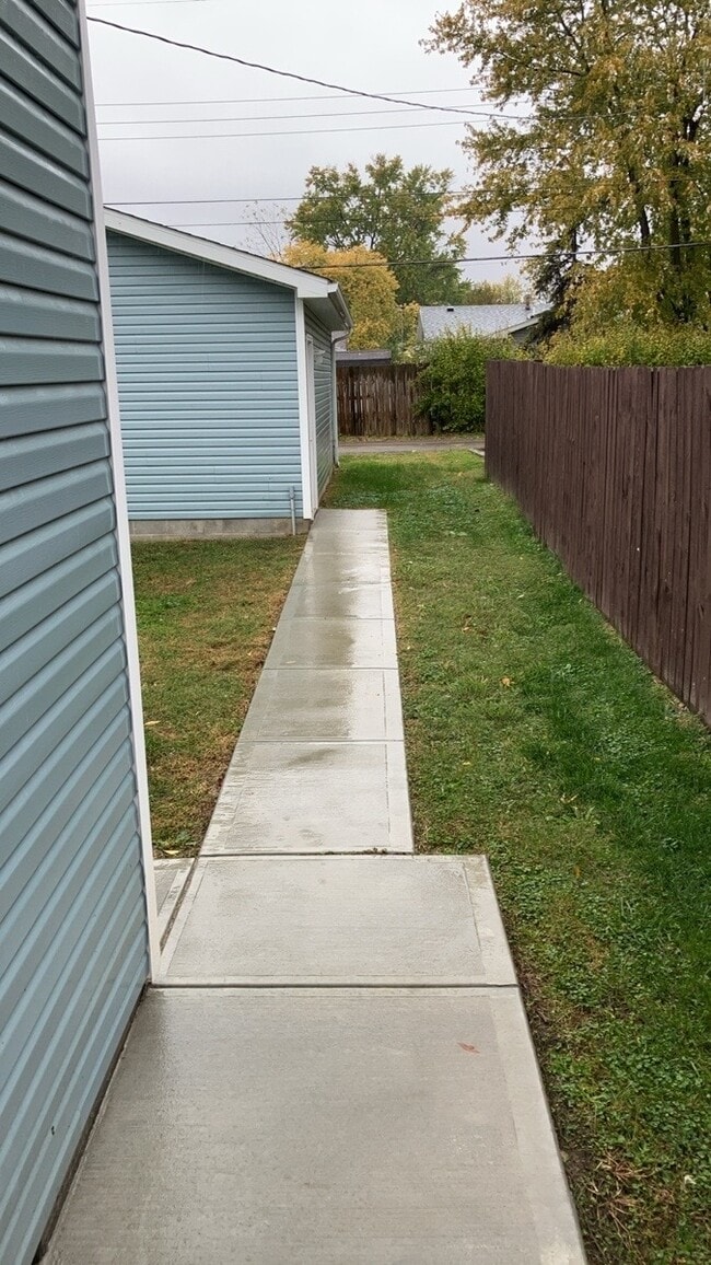 Building Photo - 2025 Culver Ave