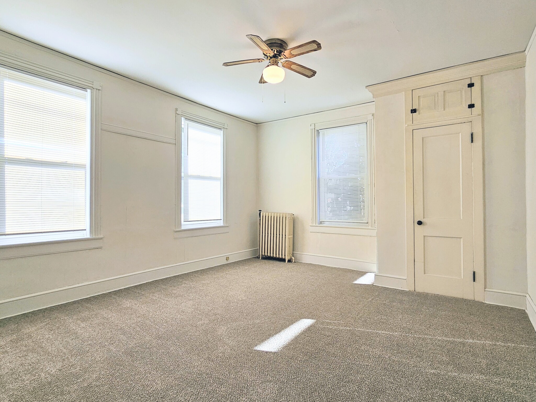 Building Photo - 461 W Main Ave