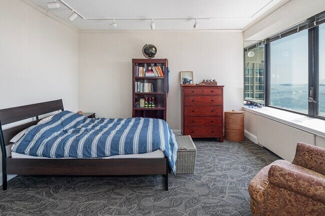 Building Photo - 85 E India Row