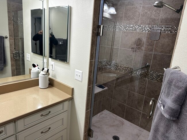 Building Photo - 2000 Ardmore Way