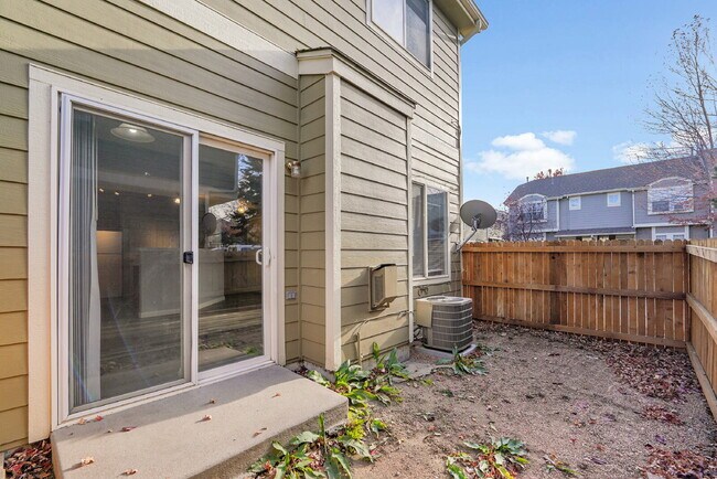 Building Photo - $1,775.00 - 2 Bedrooms, 2.5 Bathrooms, Townhouse in Thornton with Cozy Fireplace!