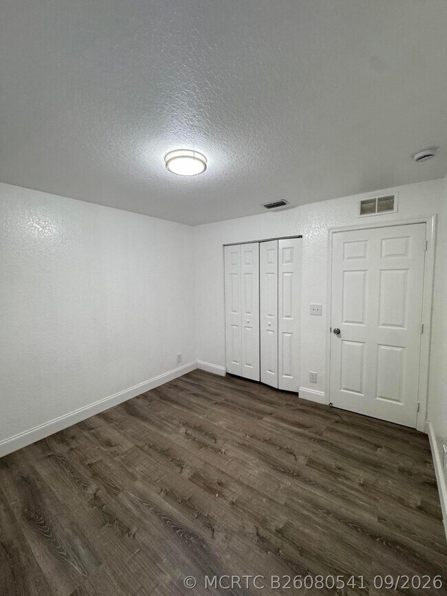 Building Photo - 1193 Colonial Palms Way