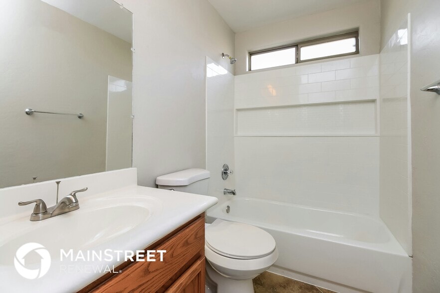 Building Photo - 1600 E Leaf Rd