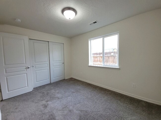 Building Photo - Spacious Rambler in West Richland