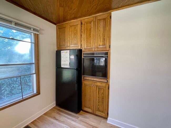 Building Photo - 2+ Bed / 1 Bath Charming House (with basement) in Sellwood