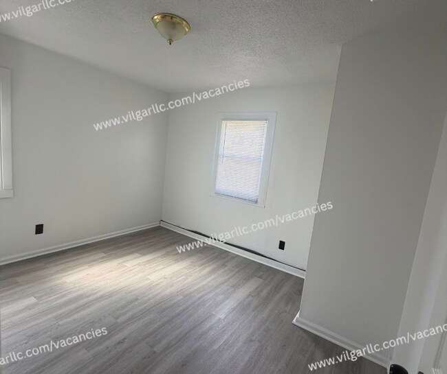 Building Photo - 5121 E 10th Ave