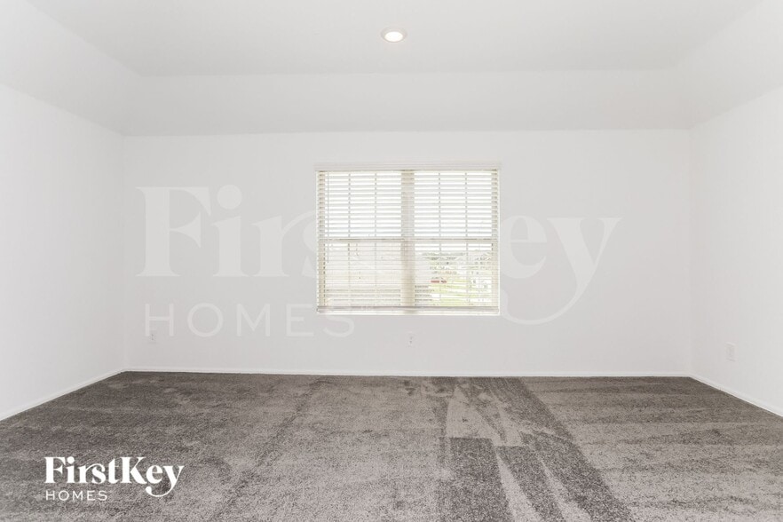 Building Photo - 23926 Lakota Cyn Dr