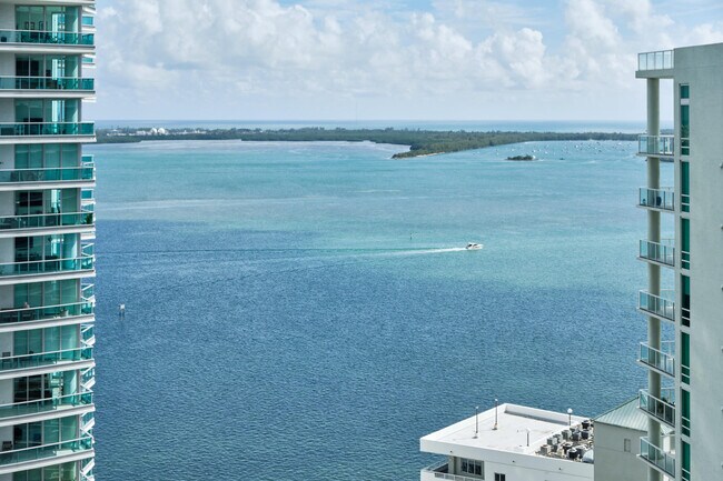 Building Photo - 1300 Brickell Bay Dr