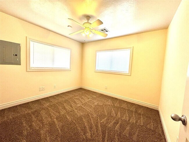 Building Photo - 1101 W Wilshire Blvd