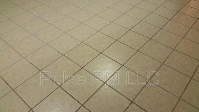 Building Photo - 112 E 5th St