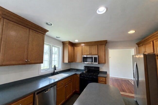 Building Photo - 8 Normandy Way