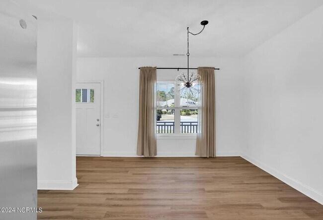 Building Photo - 455 Belvedere Dr