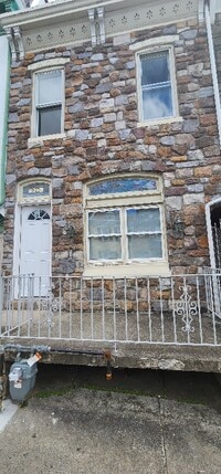Building Photo - 1030A Elm St