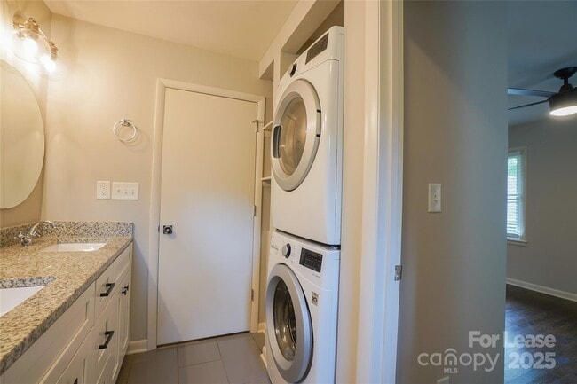 Building Photo - 1702 Herrin Ave