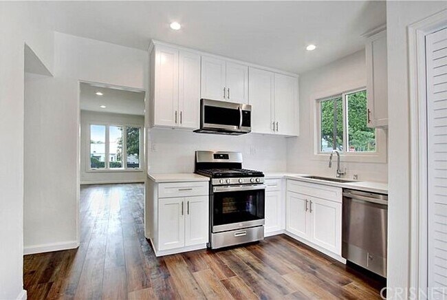 Building Photo - Gorgeous House in Norma Triangle