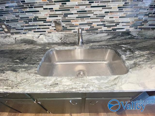 Building Photo - 706 Larry Dr