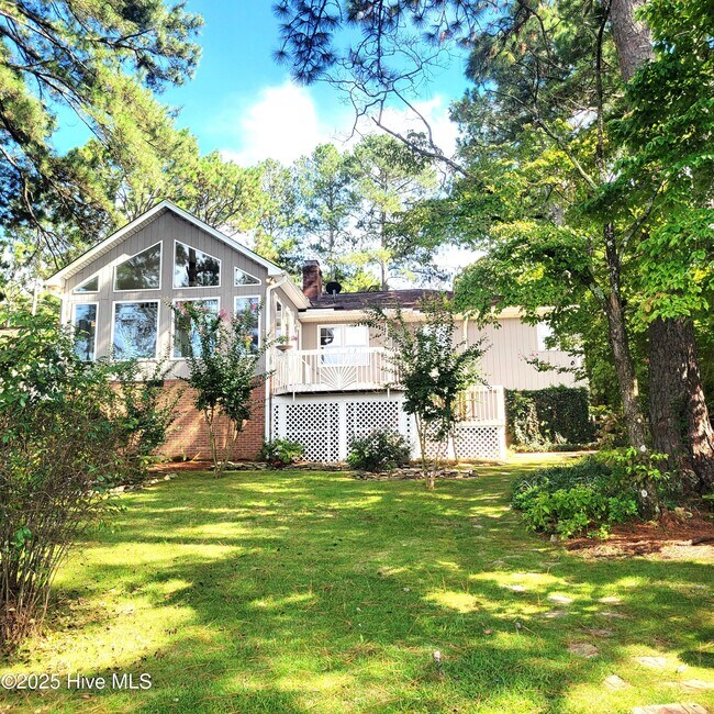 Building Photo - 62 Pine Ridge Dr