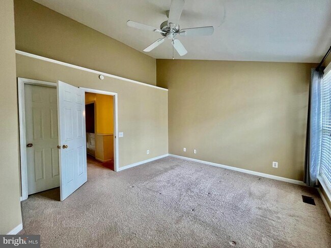 Building Photo - 7504 Lamoyne Ct