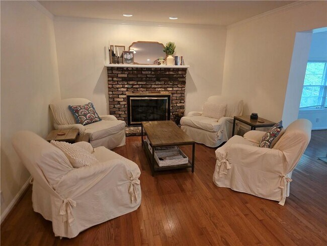 Building Photo - 2129 Pine Forest Dr NE